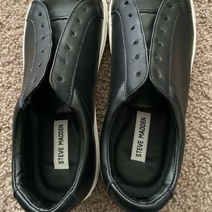 Steve Madden black leather coastal sneaker.